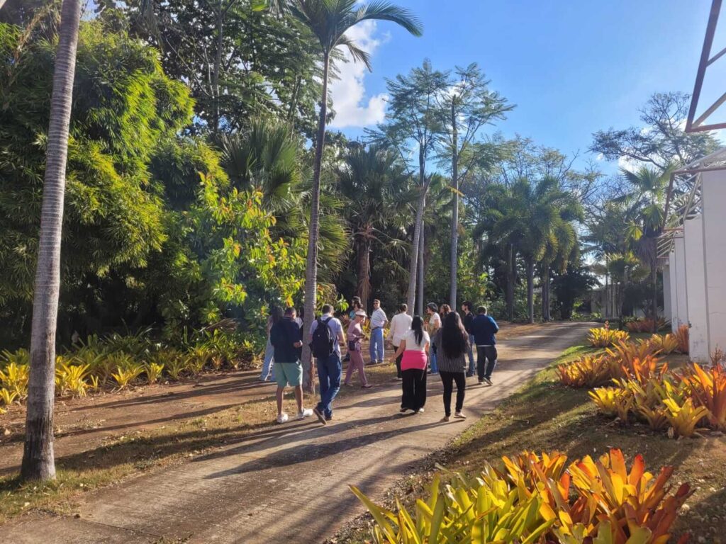 CEAP foto alunos area externa